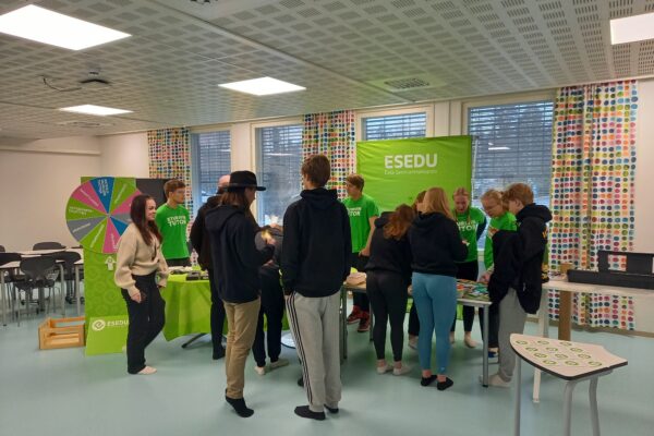 Esedu On The Road -yläkoulukiertue