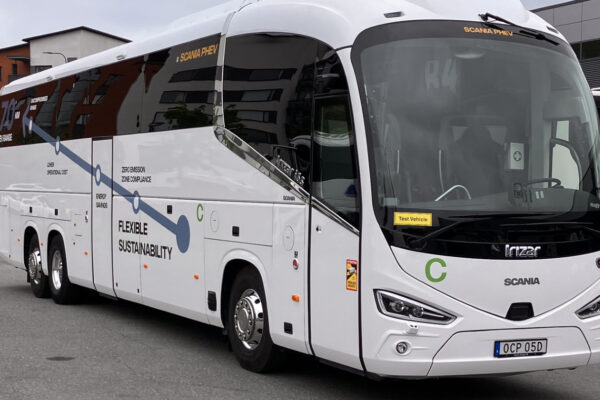 Esedulle hankitaan uusi hybridilinja-auto